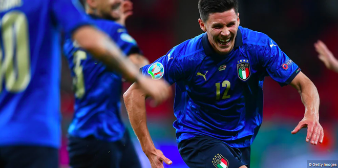 Cảm xúc vỡ òa của đội tuyển Italia sau trận thắng nghẹt thở trước Áo - 10 Cảm xúc vỡ òa của đội tuyển Italia sau trận thắng nghẹt thở trước Áo - 10