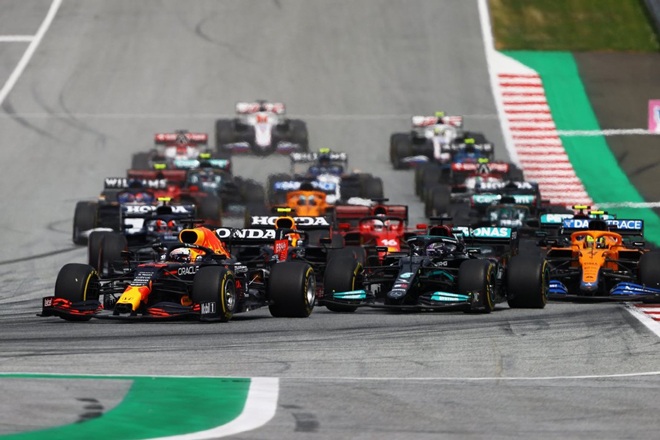 Verstappen tiếp tục thăng hoa, ngáng đường nhà vô địch - 4