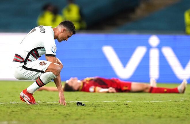Nỗi đau cùng cực của C.Ronaldo khi Bồ Đào Nha bị loại ở Euro 2020 - 6