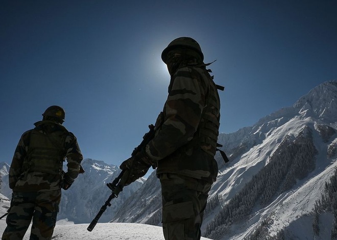 Ấn Độ bất ngờ đưa 50.000 binh sĩ đến sát biên giới Trung Quốc - 1