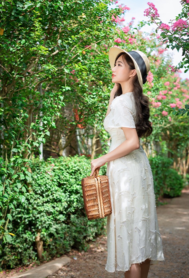 Vẻ đẹp cuốn hút của nữ sinh ĐH Xây dựng khiến các nam sinh ngẩn ngơ - 2 Vẻ đẹp cuốn hút của nữ sinh ĐH Xây dựng khiến các nam sinh ngẩn ngơ - 2