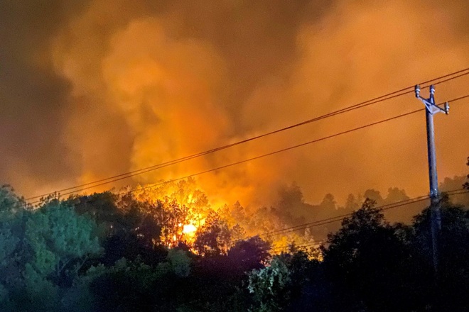 Nhiều đám cháy rừng dữ dội bùng phát suốt đêm ở Thừa Thiên Huế - 7
