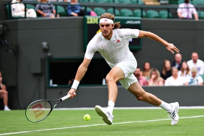 Stefanos Tsitsipas sớm thành khán giả tại Wimbledon - 2