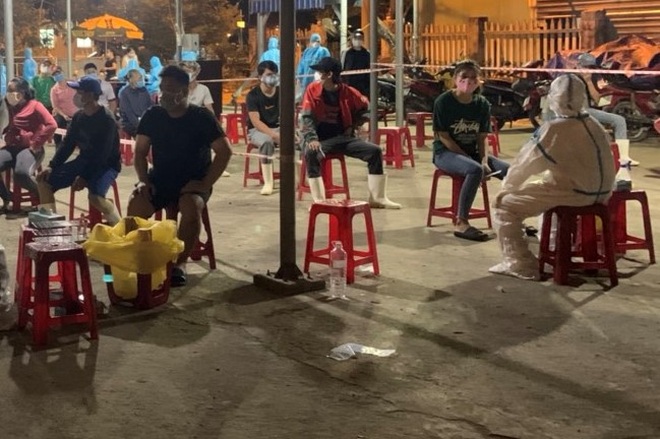 5 ca nhiễm ở Quảng Ngãi ra buôn bán, Đà Nẵng phải xét nghiệm cả cảng cá - 1