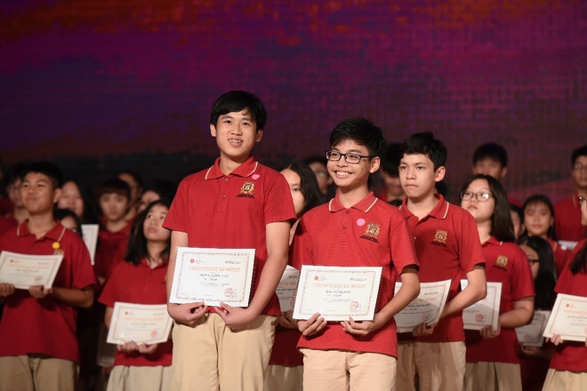Đằng sau những suất học bổng và những tấm bằng khen - 2 Đằng sau những suất học bổng và những tấm bằng khen - 2