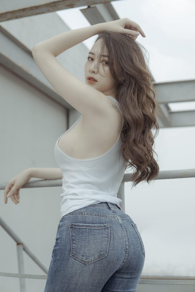 Hot girl Quảng Ninh đốt mắt người nhìn với những khoảnh khắc nóng bỏng - 4 Hot girl Quảng Ninh đốt mắt người nhìn với những khoảnh khắc nóng bỏng - 4