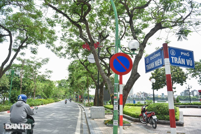 Roads to help cool off in the middle of a hot day in Hanoi - 4