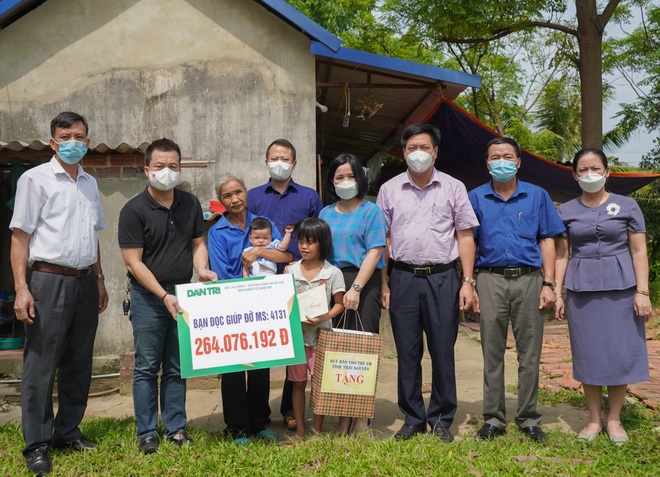 Bé gái mồ côi khát sữa được bạn đọc Dân trí giúp đỡ hơn 264 triệu đồng - 8 Bé gái mồ côi khát sữa được bạn đọc Dân trí giúp đỡ hơn 264 triệu đồng - 8