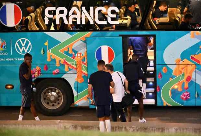 Đội tuyển Pháp buồn não nề về nước sau khi bị loại sốc ở Euro 2020 - 5 Đội tuyển Pháp buồn não nề về nước sau khi bị loại sốc ở Euro 2020 - 5