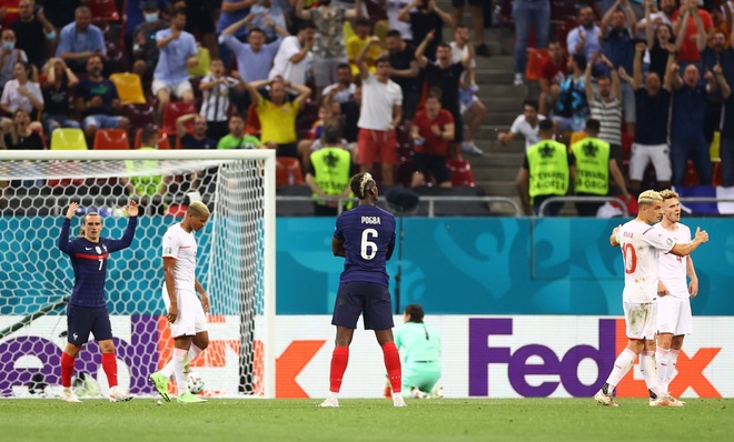 Paul Pogba từ người hùng hóa tội đồ khiến tuyển Pháp bị loại - 2 Paul Pogba từ người hùng hóa tội đồ khiến tuyển Pháp bị loại - 2