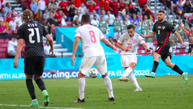 Cảm xúc vỡ òa của Tây Ban Nha sau trận thắng nghẹt thở Croatia - 7