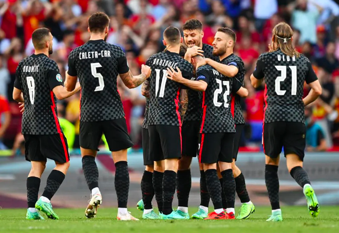 Cảm xúc vỡ òa của Tây Ban Nha sau trận thắng nghẹt thở Croatia - 6