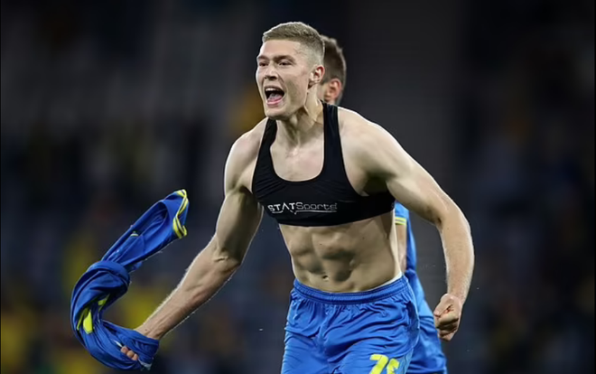 Nước mắt của HLV Shevchenko sau khi Ukraine vào tứ kết Euro 2020 - 19