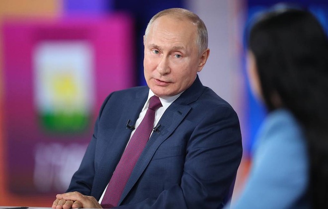 Ông Putin tố London khiêu khích sau vụ tàu chiến Anh áp sát Crimea - 1