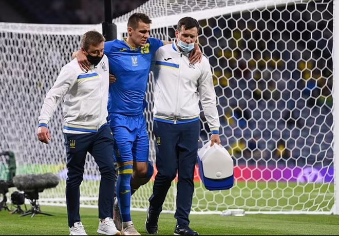 Nước mắt của HLV Shevchenko sau khi Ukraine vào tứ kết Euro 2020 - 13