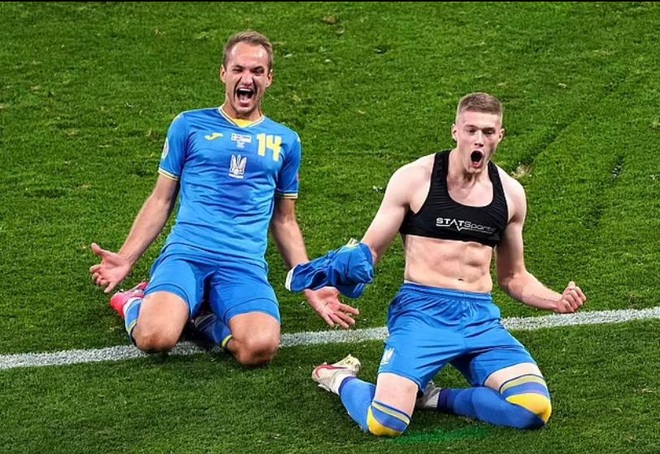 Nước mắt của HLV Shevchenko sau khi Ukraine vào tứ kết Euro 2020 - 15