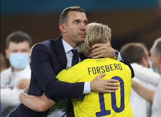 Nước mắt của HLV Shevchenko sau khi Ukraine vào tứ kết Euro 2020 - 18