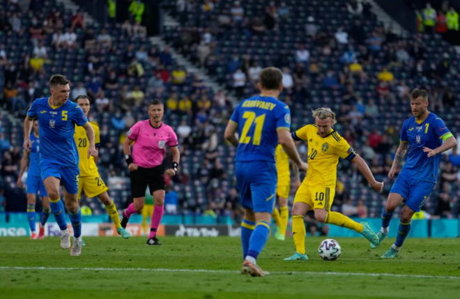 Nước mắt của HLV Shevchenko sau khi Ukraine vào tứ kết Euro 2020 - 7