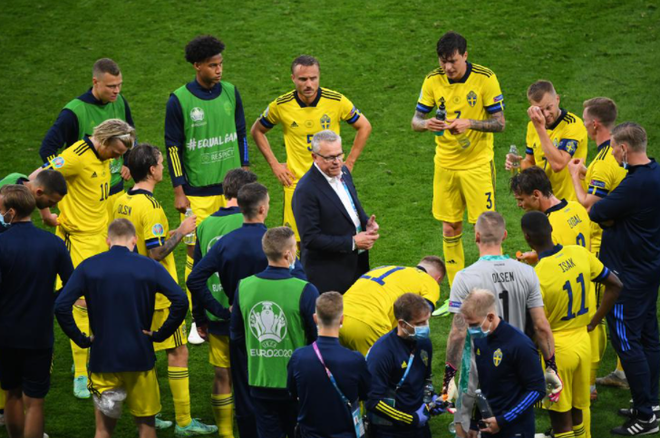 Nước mắt của HLV Shevchenko sau khi Ukraine vào tứ kết Euro 2020 - 10