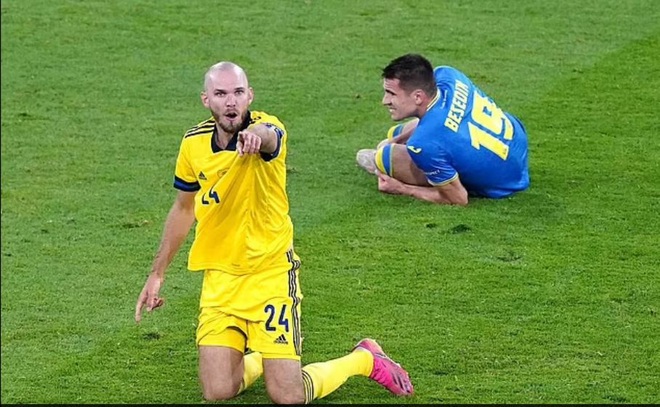 Nước mắt của HLV Shevchenko sau khi Ukraine vào tứ kết Euro 2020 - 11