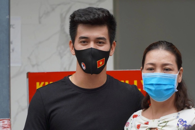 Các tuyển thủ Việt Nam rời khu cách ly, trở lại địa phương - 1 Các tuyển thủ Việt Nam rời khu cách ly, trở lại địa phương - 1