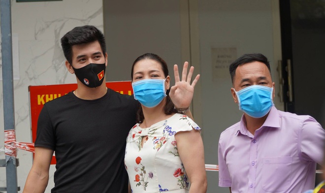 Các tuyển thủ Việt Nam rời khu cách ly, trở lại địa phương - 2 Các tuyển thủ Việt Nam rời khu cách ly, trở lại địa phương - 2