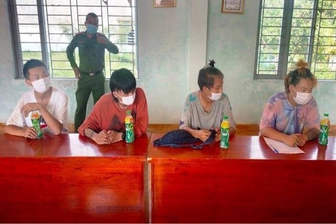 Bốn người Trung Quốc nhập cảnh trái phép đi lang thang mua đồ ăn ở Đà Nẵng - 1
