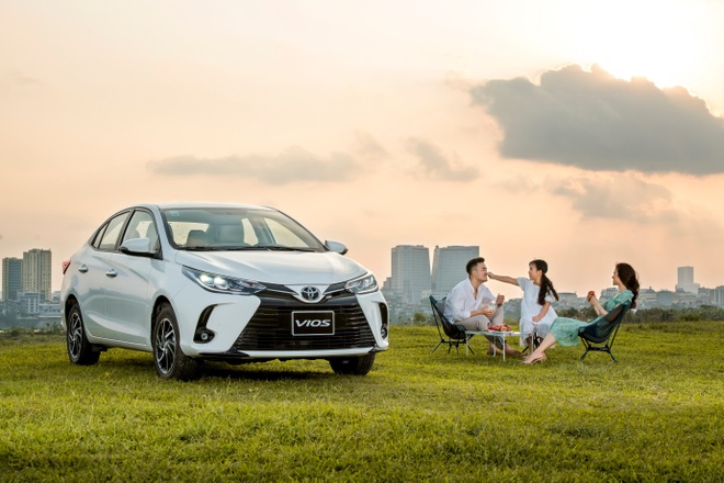 Lộ diện thiết kế ngoại thất Toyota Vios 2023 mang nhiều đường nét giống  đàn anh Corolla