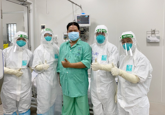 Chiến sĩ công an mắc Covid-19 qua cơn nguy kịch, xét nghiệm âm tính - 1 Chiến sĩ công an mắc Covid-19 qua cơn nguy kịch, xét nghiệm âm tính - 1