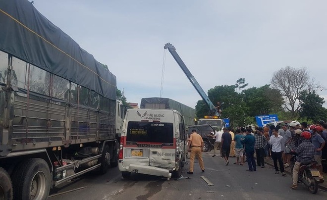 Tai nạn liên hoàn giữa 9 ô tô, 1 người tử vong - 7 Tai nạn liên hoàn giữa 9 ô tô, 1 người tử vong - 7
