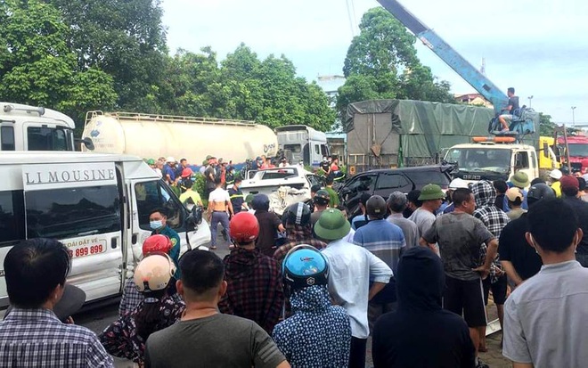 Tai nạn liên hoàn giữa 9 ô tô, 1 người tử vong - 1 Tai nạn liên hoàn giữa 9 ô tô, 1 người tử vong - 1