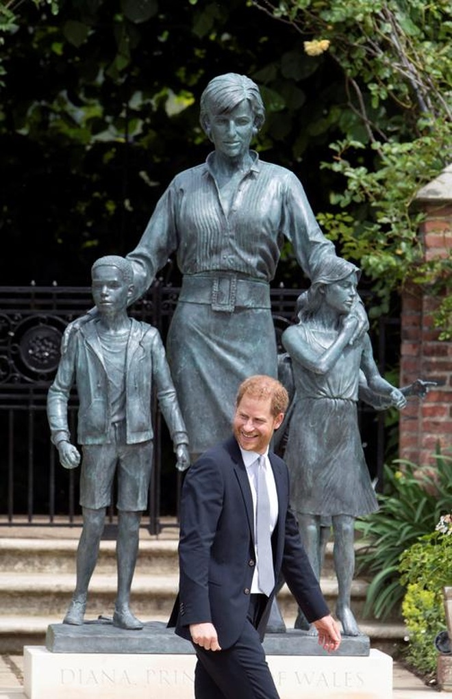 Gác lại sóng ngầm, Hoàng tử William - Harry hội ngộ vì Công nương Diana - 8 Gác lại sóng ngầm, Hoàng tử William - Harry hội ngộ vì Công nương Diana - 8