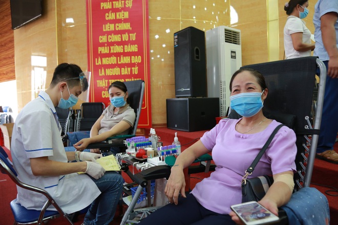 Hiến máu cứu người cũng rất cần như góp sức chống Covid-19 - 1 Hiến máu cứu người cũng rất cần như góp sức chống Covid-19 - 1