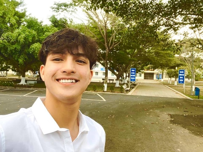 Hot boy lai vẻ đẹp Á - Âu: Tôi không muốn làm một bình hoa di động - 2 Hot boy lai vẻ đẹp Á - Âu: Tôi không muốn làm một bình hoa di động - 2