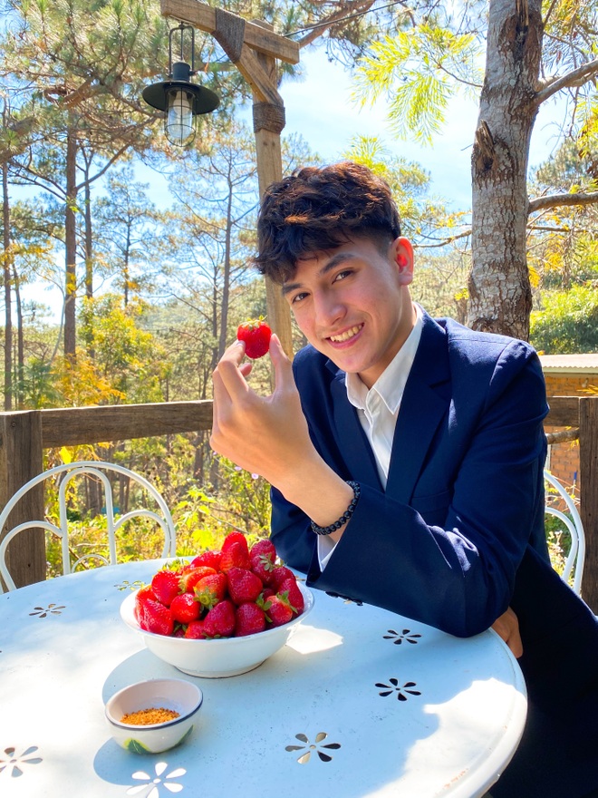 Hot boy lai vẻ đẹp Á - Âu: Tôi không muốn làm một bình hoa di động - 6 Hot boy lai vẻ đẹp Á - Âu: Tôi không muốn làm một bình hoa di động - 6