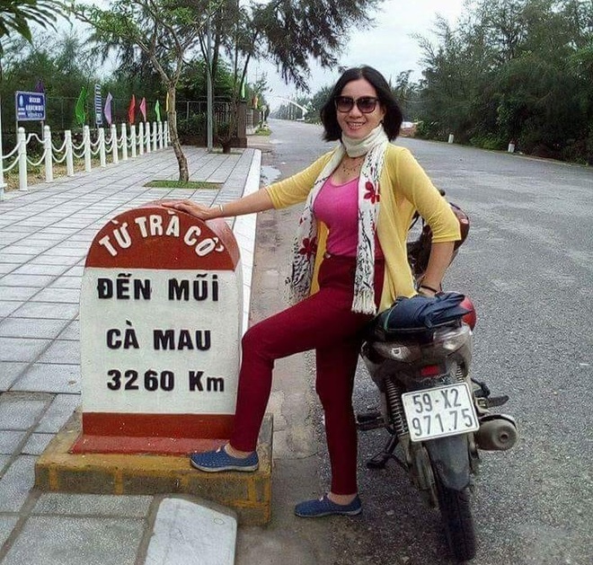 Bà ngoại U60 mê xê dịch, ba lần phượt xuyên Việt bằng xe máy - 1
