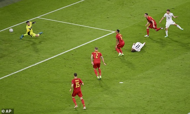 Niềm vui sướng tột độ của đội tuyển Italia sau khi đánh bại Bỉ - 4