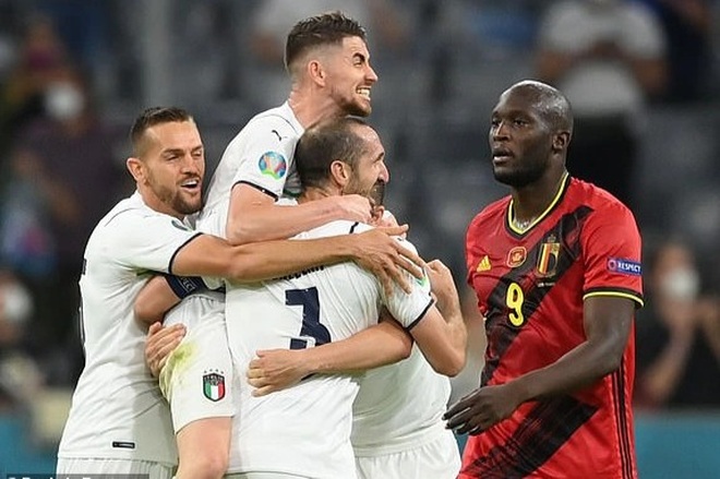 Niềm vui sướng tột độ của đội tuyển Italia sau khi đánh bại Bỉ - 26 Niềm vui sướng tột độ của đội tuyển Italia sau khi đánh bại Bỉ - 26