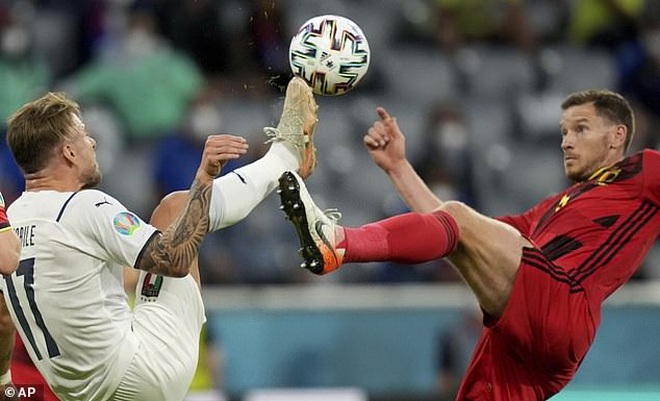 Immobile ăn vạ hài hước ở tình huống Barella ghi bàn cho Italia - 1 Immobile ăn vạ hài hước ở tình huống Barella ghi bàn cho Italia - 1