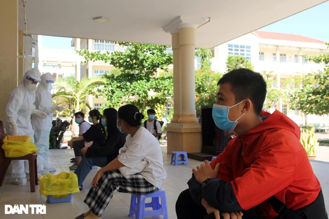 Xét nghiệm cho hơn 10.000 thí sinh thi tốt nghiệp THPT ở Phú Yên - 1 Xét nghiệm cho hơn 10.000 thí sinh thi tốt nghiệp THPT ở Phú Yên - 1