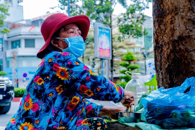 Người bán hàng rong gặp khó do Covid-19 mong chờ sự hỗ trợ - 3 Người bán hàng rong gặp khó do Covid-19 mong chờ sự hỗ trợ - 3