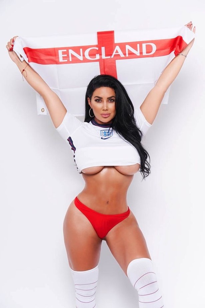 Nữ cổ động viên đặc biệt của đội tuyển Anh tại Euro 2020 - 1