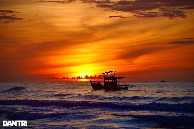 Catch the sunrise on one of the most beautiful beaches in the North - 4