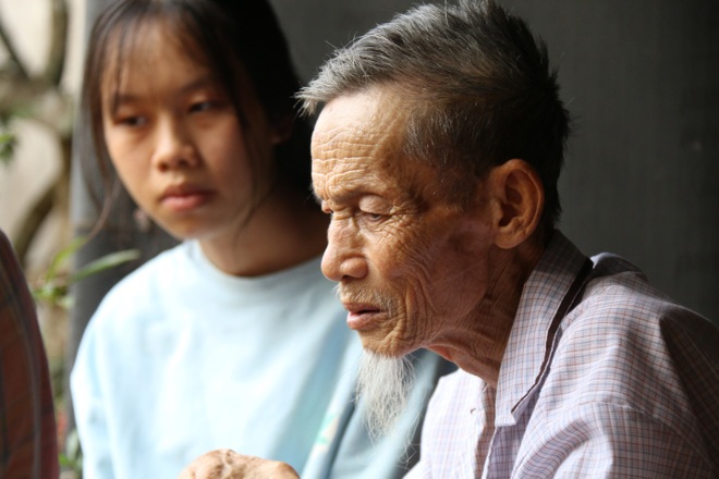 Nữ sinh mồ côi, nén nỗi đau mất người thân để đi thi tốt nghiệp - 3 Nữ sinh mồ côi, nén nỗi đau mất người thân để đi thi tốt nghiệp - 3