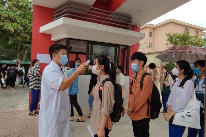 Khoảng 1 triệu thí sinh làm thủ tục dự thi tốt nghiệp THPT 2021 - 21 Khoảng 1 triệu thí sinh làm thủ tục dự thi tốt nghiệp THPT 2021 - 21