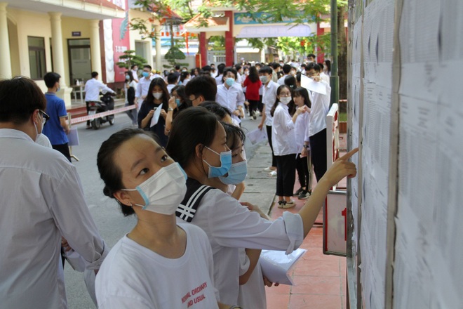 Khoảng 1 triệu thí sinh làm thủ tục dự thi tốt nghiệp THPT 2021 - 1 Khoảng 1 triệu thí sinh làm thủ tục dự thi tốt nghiệp THPT 2021 - 1