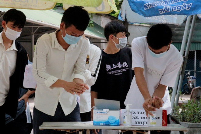 Khoảng 1 triệu thí sinh làm thủ tục dự thi tốt nghiệp THPT 2021 - 15 Khoảng 1 triệu thí sinh làm thủ tục dự thi tốt nghiệp THPT 2021 - 15