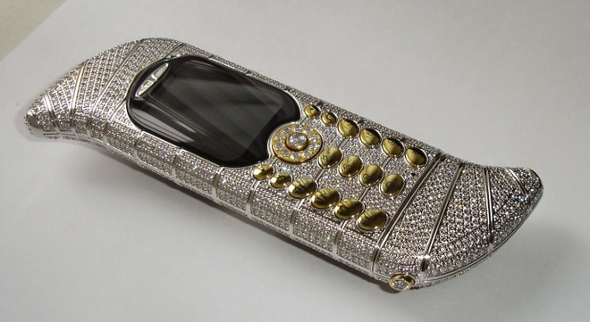 Chiếc điện thoại cục gạch có giá 1,2 triệu USD - 7