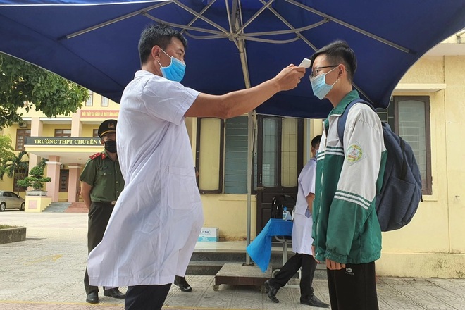 Khoảng 1 triệu thí sinh làm thủ tục dự thi tốt nghiệp THPT 2021 - 12 Khoảng 1 triệu thí sinh làm thủ tục dự thi tốt nghiệp THPT 2021 - 12
