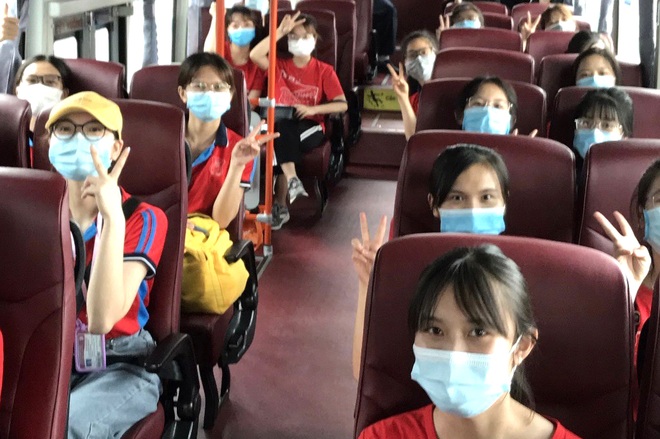 350 cán bộ, sinh viên Đại học Y Hà Nội vào chi viện Bình Dương chống dịch